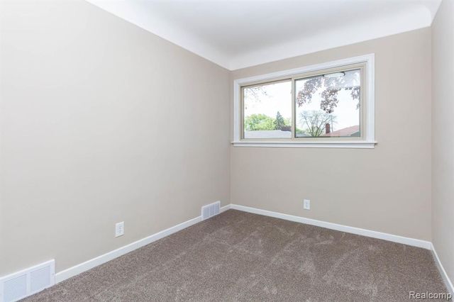 16115 Veronica Avenue, Eastpointe, MI 48021