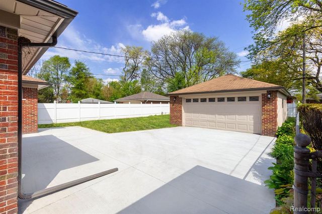 16115 Veronica Avenue, Eastpointe, MI 48021