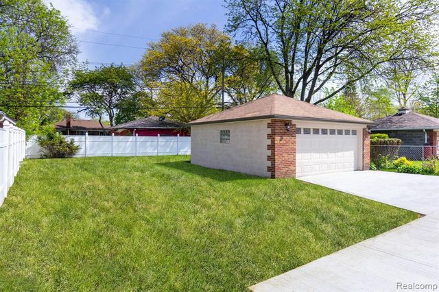 16115 Veronica Avenue, Eastpointe, MI 48021