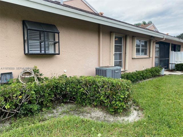 8089 Sweetbriar Way, Boca Raton, FL 33496
