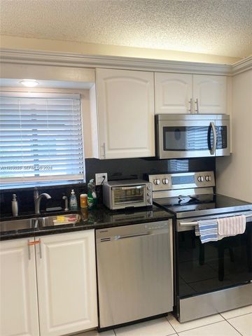 8089 Sweetbriar Way, Boca Raton, FL 33496