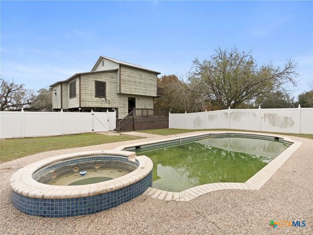 140 Englemann, Seguin, TX 78155