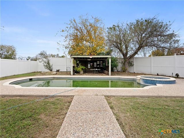 140 Englemann, Seguin, TX 78155