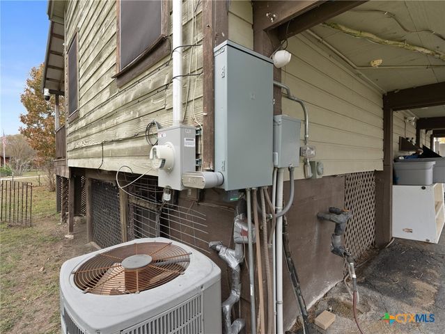 140 Englemann, Seguin, TX 78155