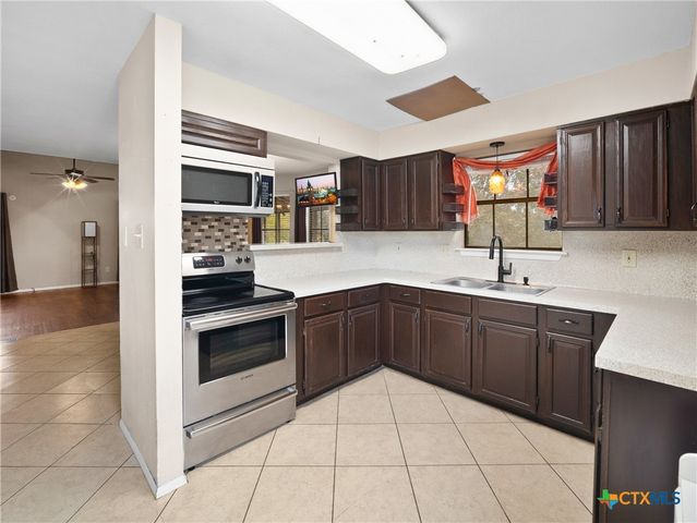 140 Englemann, Seguin, TX 78155