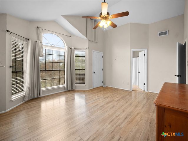 140 Englemann, Seguin, TX 78155