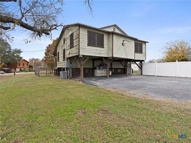 140 Englemann, Seguin, TX 78155