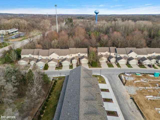 11374 Langfeld Spur, Brighton, MI 48116