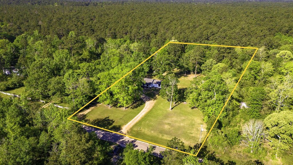 60 W Sierra Road, Coldspring, TX 77331