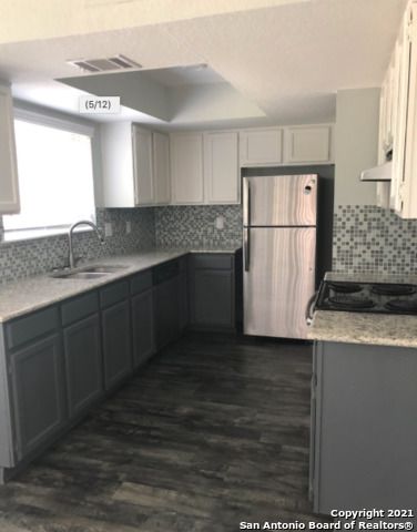 9804 ARDASH LN, San Antonio, TX 78250