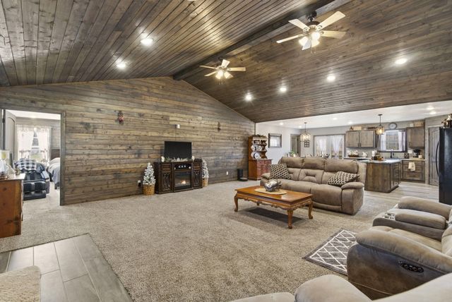 247 Howard Chapel Road, Urbana, MO 65767