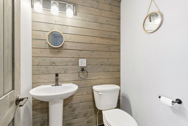 247 Howard Chapel Road, Urbana, MO 65767