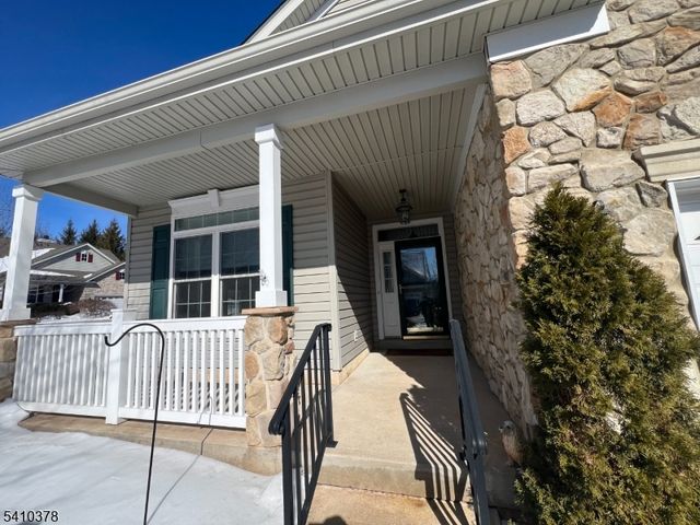 1 Vinson Dr, Raritan Twp., NJ 08822