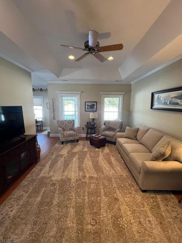 1 Vinson Dr, Raritan Twp., NJ 08822