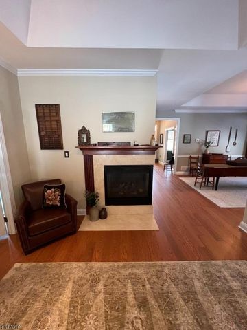 1 Vinson Dr, Raritan Twp., NJ 08822