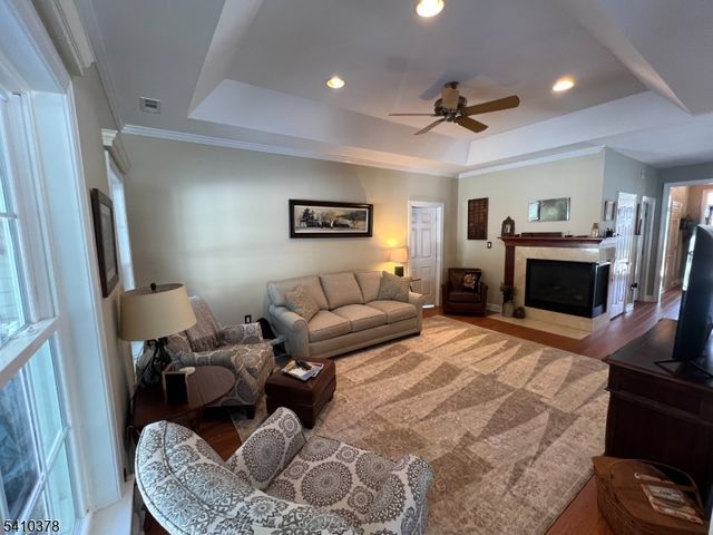 1 Vinson Dr, Raritan Twp., NJ 08822