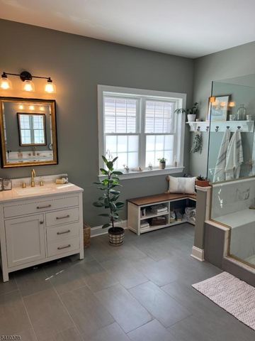 1 Vinson Dr, Raritan Twp., NJ 08822