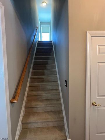 1 Vinson Dr, Raritan Twp., NJ 08822