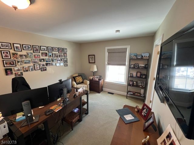 1 Vinson Dr, Raritan Twp., NJ 08822