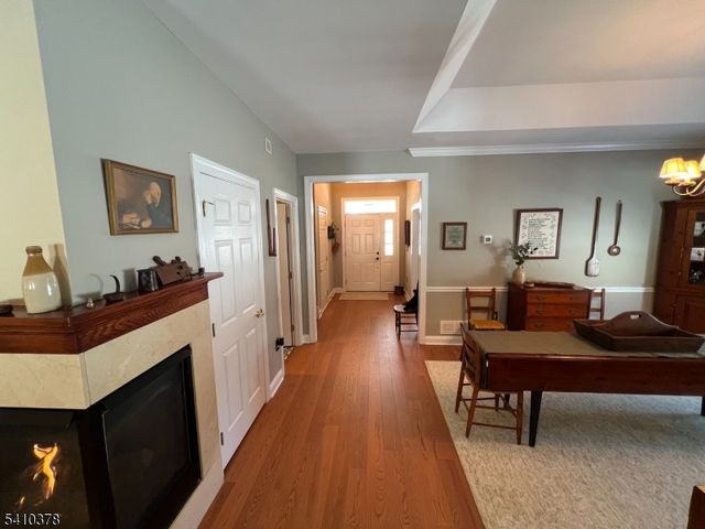 1 Vinson Dr, Raritan Twp., NJ 08822