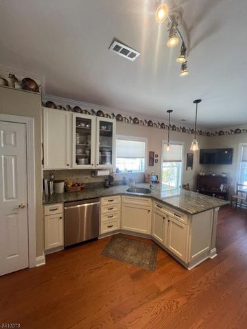 1 Vinson Dr, Raritan Twp., NJ 08822