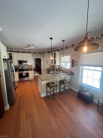 1 Vinson Dr, Raritan Twp., NJ 08822