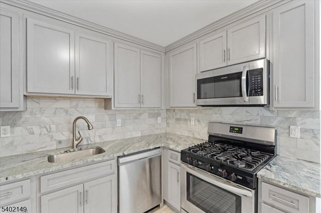 118 Oraton St, Newark City, NJ 07104