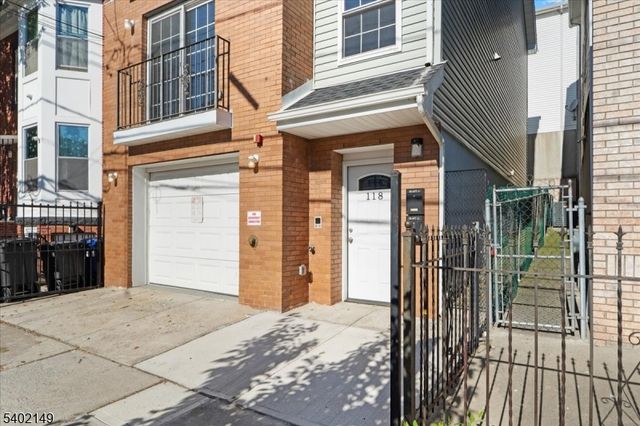 118 Oraton St, Newark City, NJ 07104
