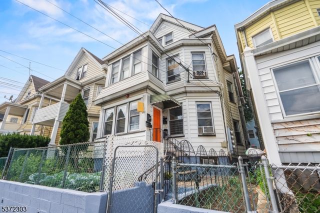 245 17Th Ave, Paterson City, NJ 07504