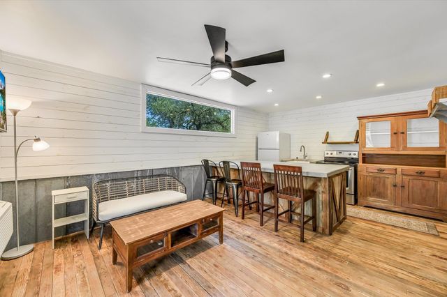 101 Chapparal DR, Wimberley, TX 78676
