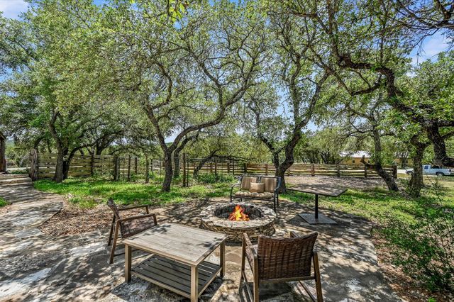 101 Chapparal DR, Wimberley, TX 78676