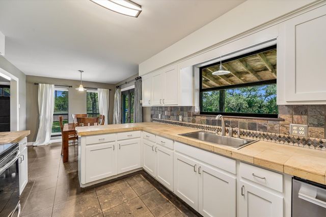 101 Chapparal DR, Wimberley, TX 78676