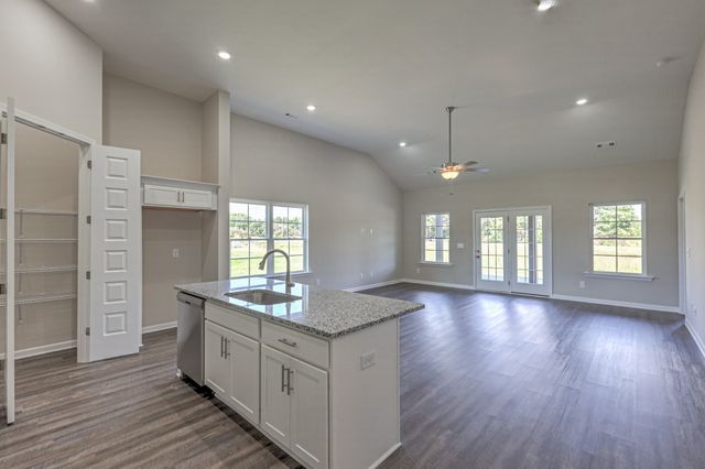 41 Bartow St, Decherd, TN 37324