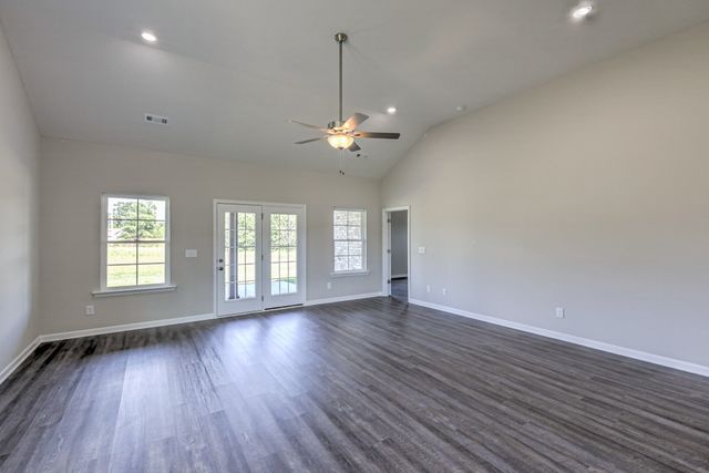 41 Bartow St, Decherd, TN 37324