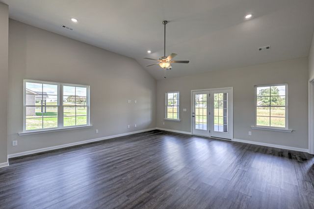 41 Bartow St, Decherd, TN 37324