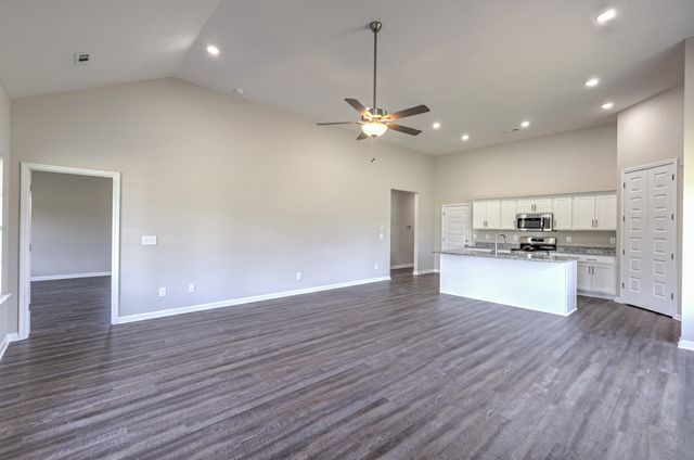 41 Bartow St, Decherd, TN 37324