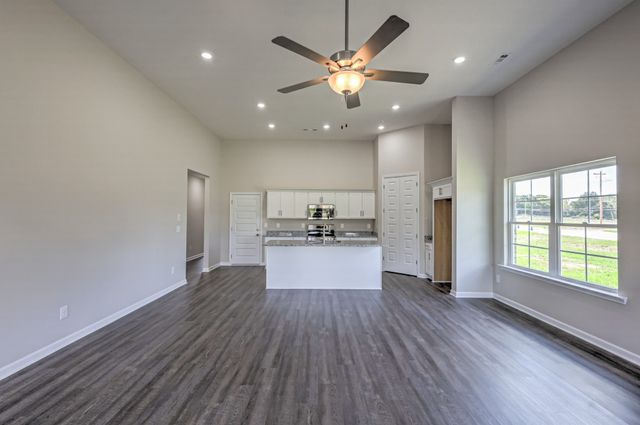 41 Bartow St, Decherd, TN 37324