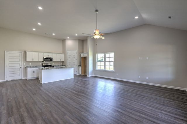 41 Bartow St, Decherd, TN 37324