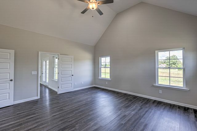 41 Bartow St, Decherd, TN 37324