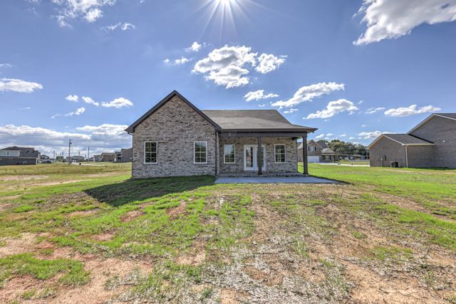 41 Bartow St, Decherd, TN 37324