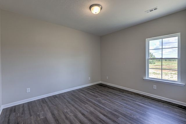 41 Bartow St, Decherd, TN 37324