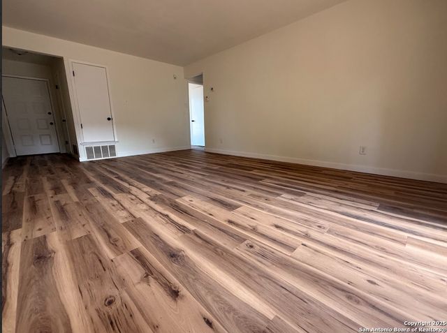 3415 Meadow Dr., San Antonio, TX 78251