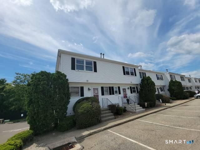 28 Commodore Commons 28, Derby, CT 06418