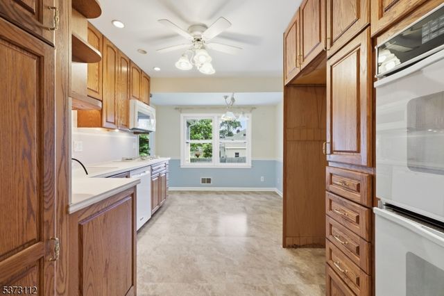 14 Hayward St, Bridgewater Twp., NJ 08805