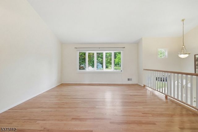 14 Hayward St, Bridgewater Twp., NJ 08805