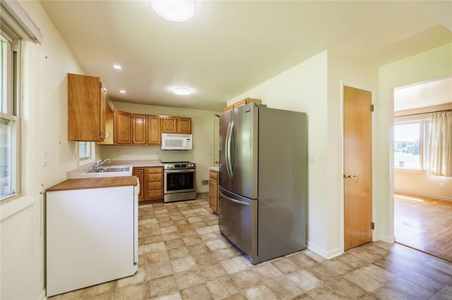 1254 Shoecraft Rd, Penfield, NY 14580