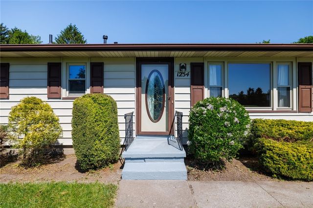 1254 Shoecraft Rd, Penfield, NY 14580