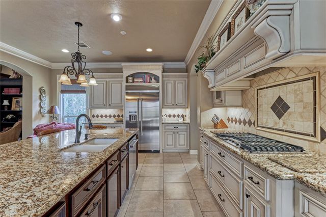 111 Marseille, Montgomery, TX 77356