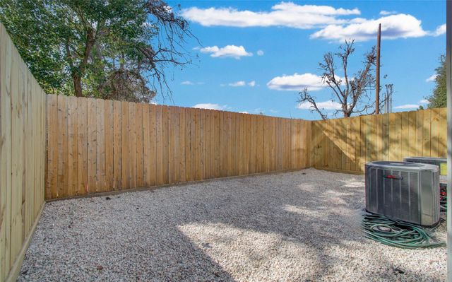 4603 Edison Street B, Houston, TX 77009