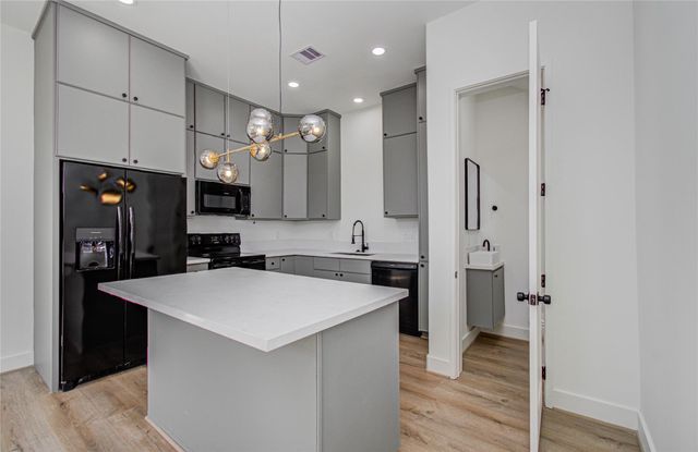 4603 Edison Street B, Houston, TX 77009